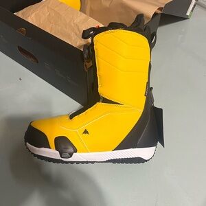 BURTON MEN'S RULER STEP ON SNOWBOARD BOOTS 2025 GOLDENROD
